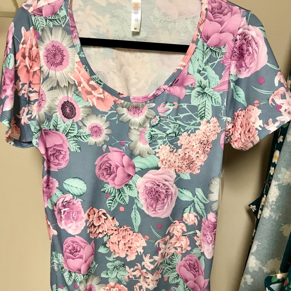 Lularoe medium classic t